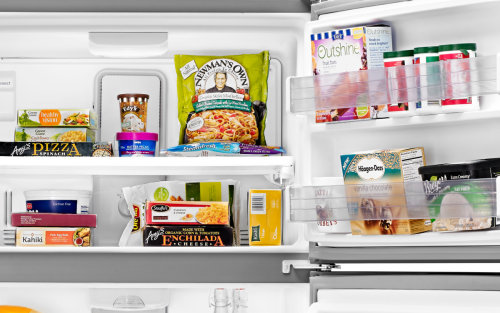 惠而浦®冰箱与各种冷冻食品在里面
