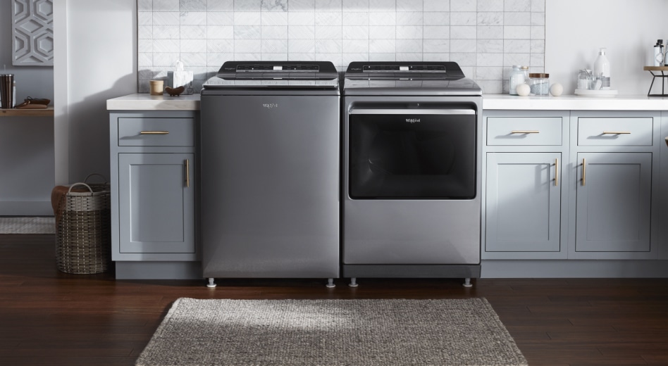 银前加载洗衣机和烘干机前负荷并排放置